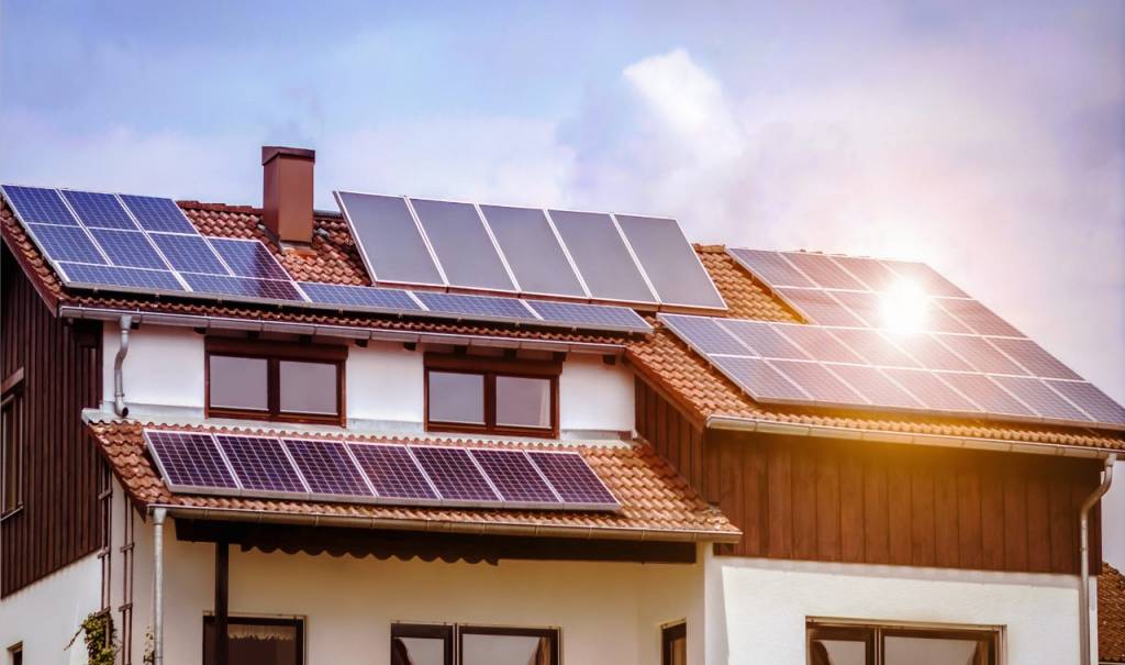 Placas solares para segunda residencia: aumenta el ahorro con los excedentes