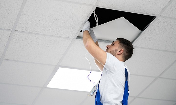 Cambiando la luz de la empresa por led