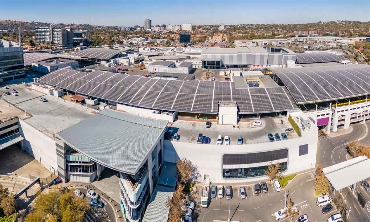 Placas solares en centros comerciales y supermercados