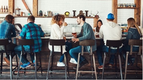 Descubre cuánto paga un bar de luz al mes  