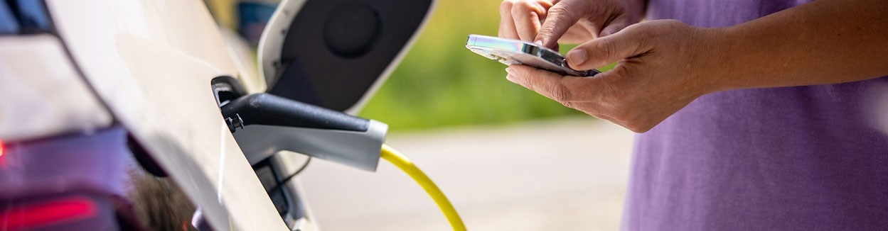 Consejos para ahorrar al cargar tu vehículo eléctrico