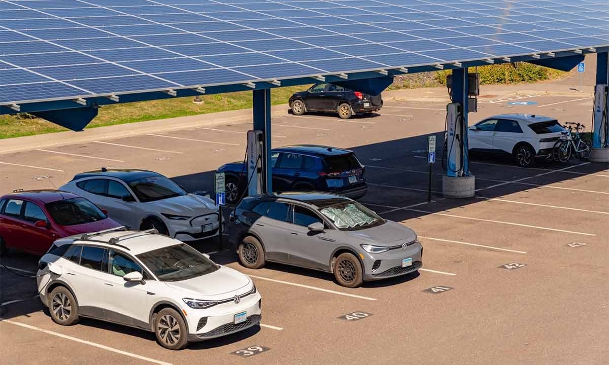 Fotolinera: energía solar para cargar el coche eléctrico