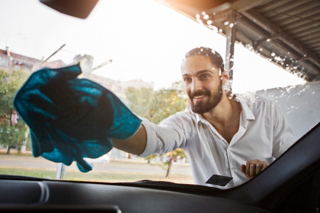 Cómo quitar las manchas de mosquitos del coche fácilmente