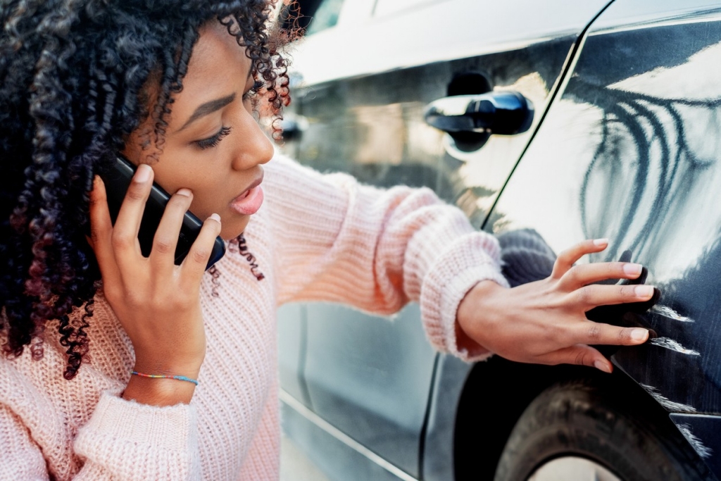 Cómo quitar los arañazos del coche