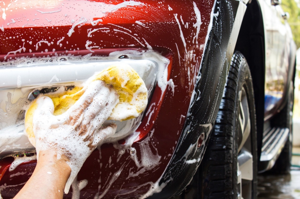 Champú para coches: cómo usarlo para recuperar el brillo de tu vehículo 