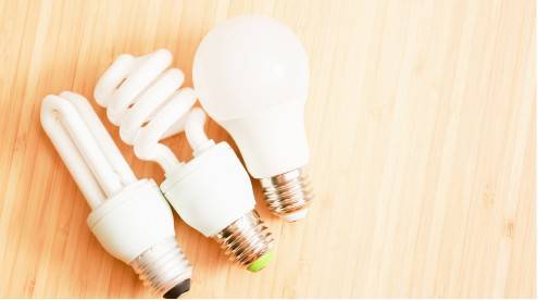 Diferencia entre bombilla LED y bajo consumo: ¿con cuál se ahorra más?
