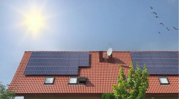 Hora solar pico: aumenta el rendimiento de tus paneles solares