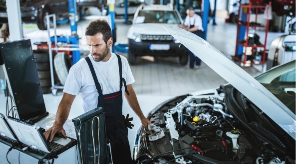 Cómo arrancar un coche con pinzas - Especialistas en seguros de moto ▻ Pont  Grup