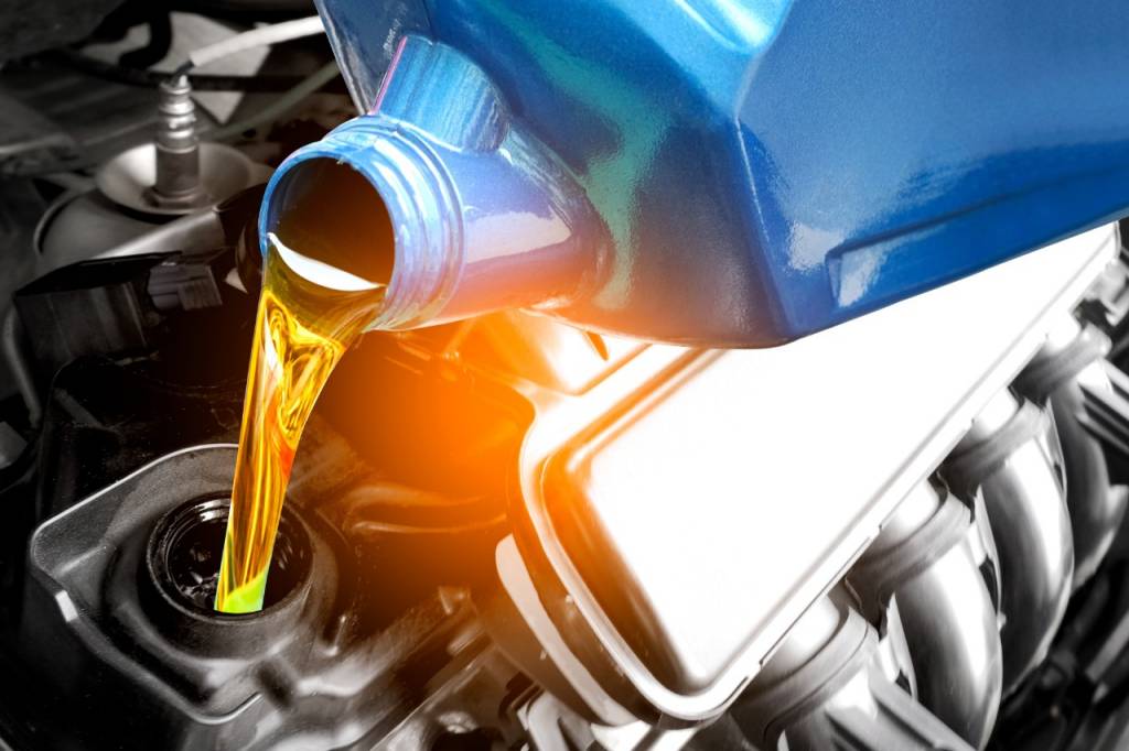 ¿Cuántos litros de aceite lleva un coche?