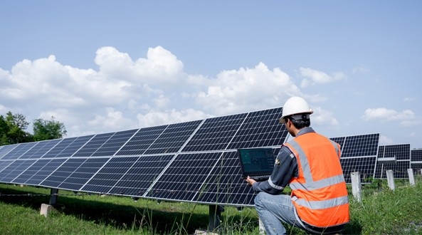 Cuál es la vida util de las placas solares
