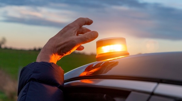 Es obligatorio llevar una luz de emergencia en el coche