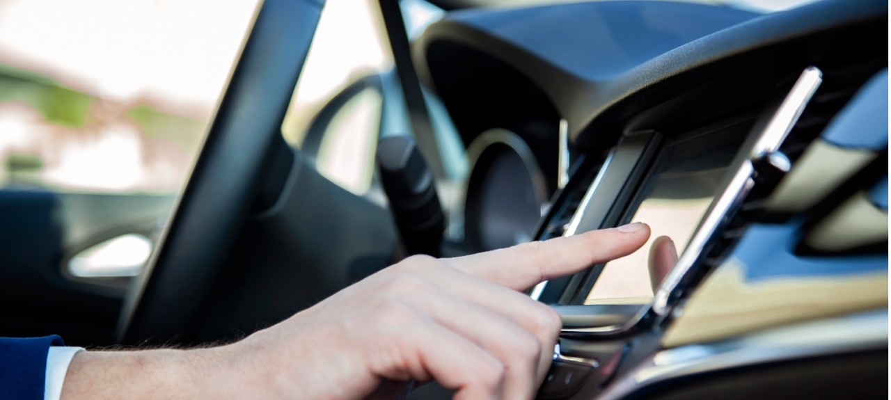 Cómo limpiar el salpicadero de un coche y dejarlo reluciente - Clicars Blog