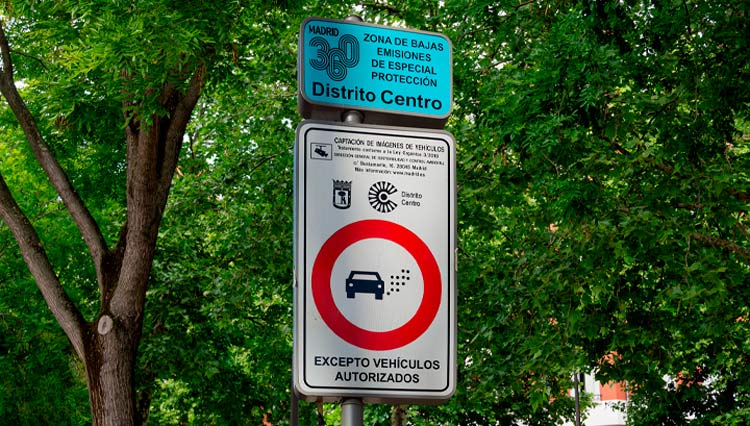 Señal zona de bajas emisiones de Madrid