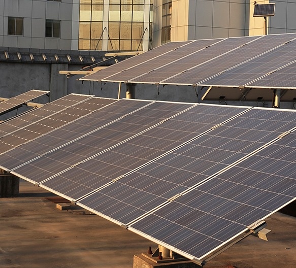 Activa una comunidad solar en tu tejado para consumir y compartir energía 100% renovable.   