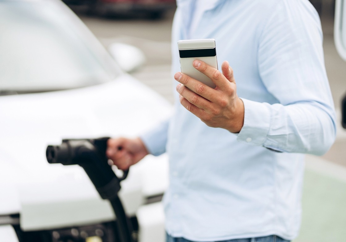 Descubre cómo pagar por cada recarga de tu coche eléctrico en nuestros puntos públicos
