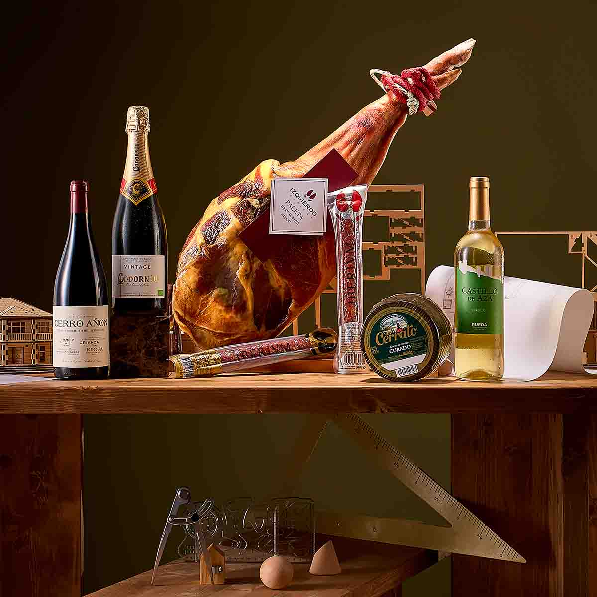 Lote navideño con paleta Gran Reserva, vino y cava