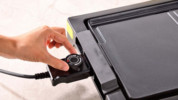 Plancha eléctrica Bergner XTRA BG-51025-BK-13