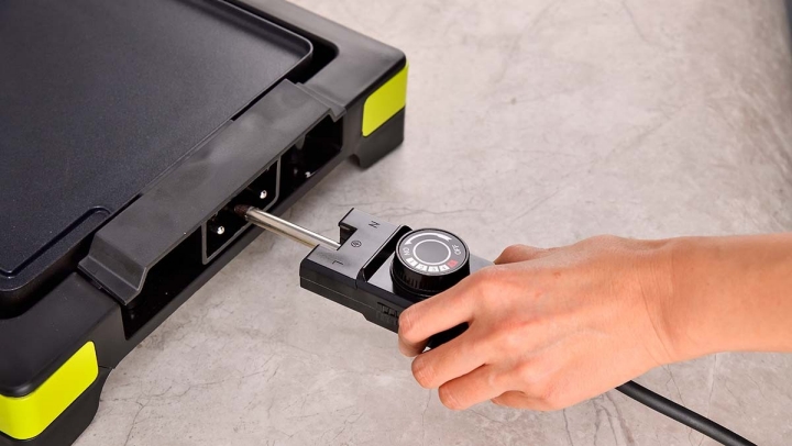 Plancha eléctrica Bergner XTRA BG-51025-BK-0