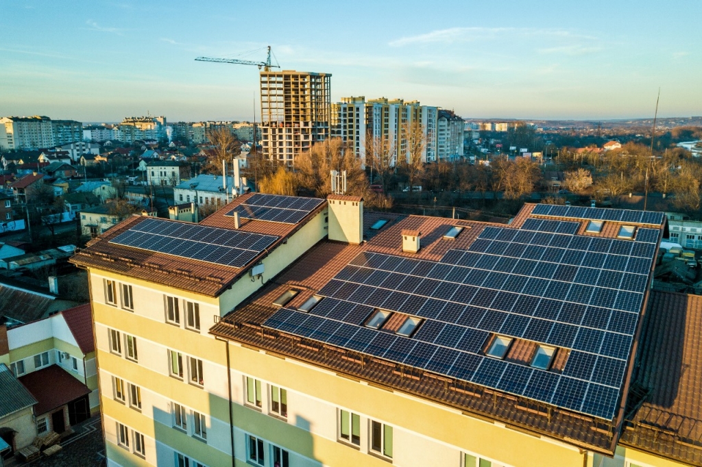 Aprovecha tu tejado particular instalando placas solares y activa una comunidad solar